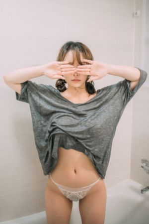 美女恶搞